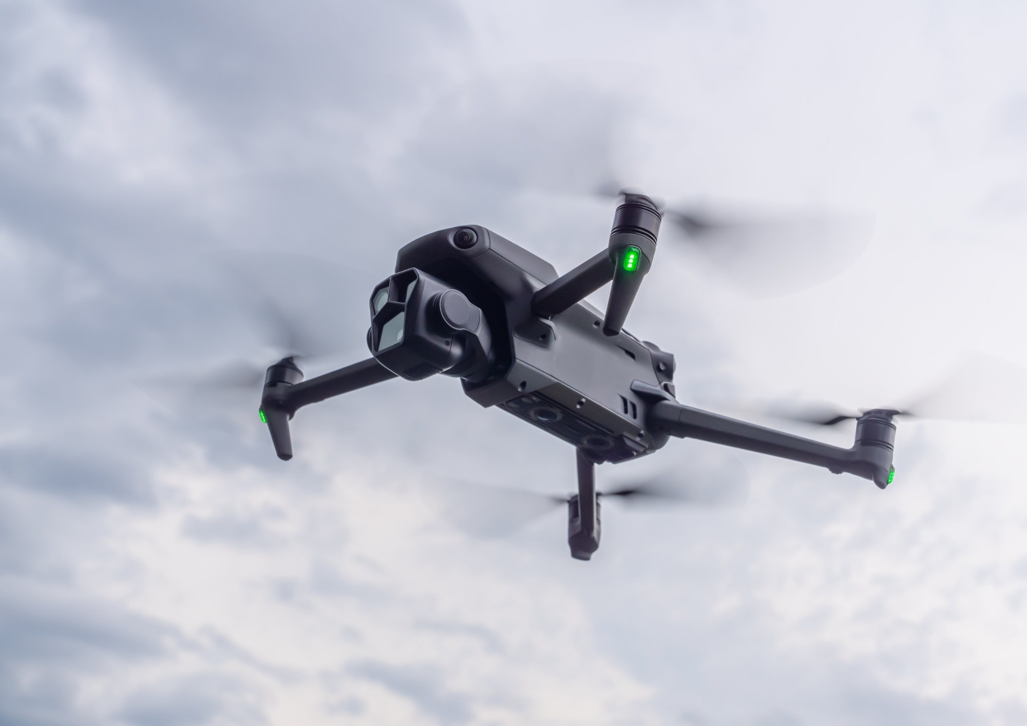 ドローン飛行イメージ